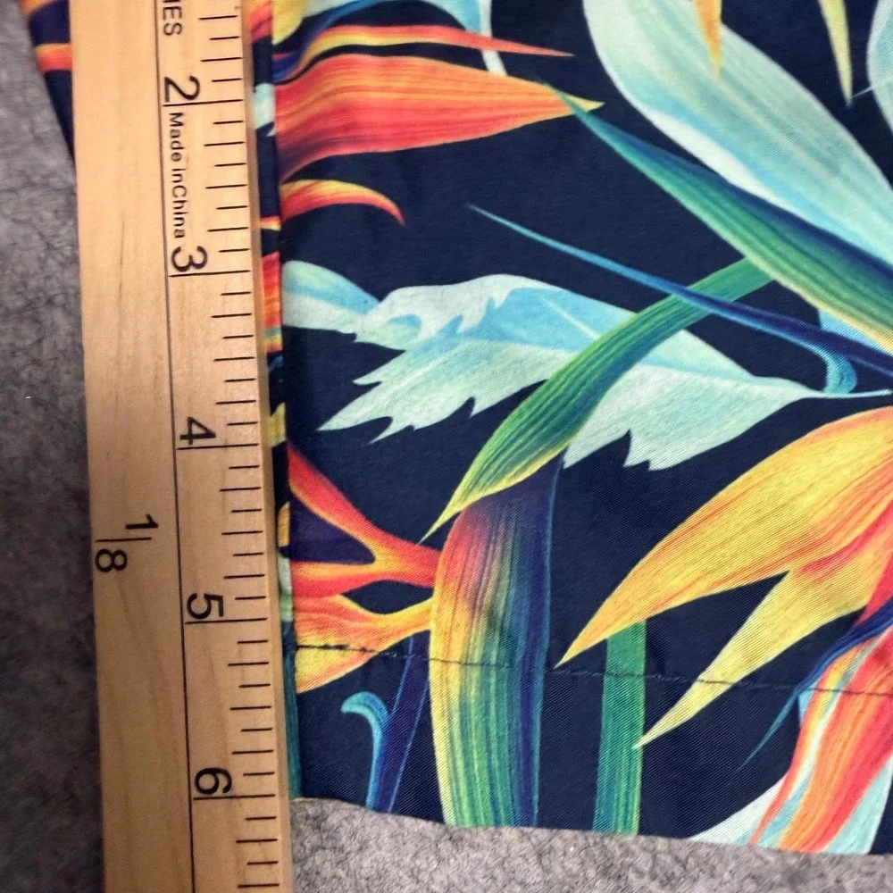 Trunks Surf & Swim Co Mens Medium Swim Trunks Navy Tropical Bird of Paradise